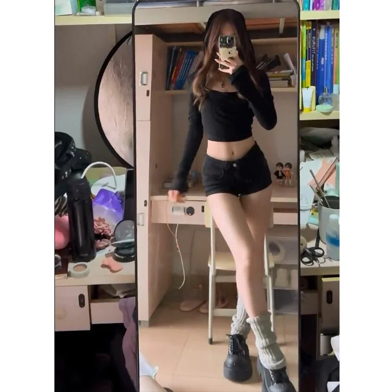 Black pants (without belt)