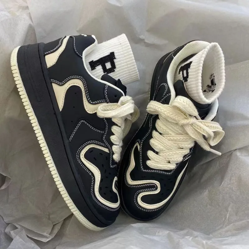 

Men Fashion Breathable Sneakers American Street Style Retro Couple Skateboard Shoes New Comfortable Outdoor Walking Shoes Woman