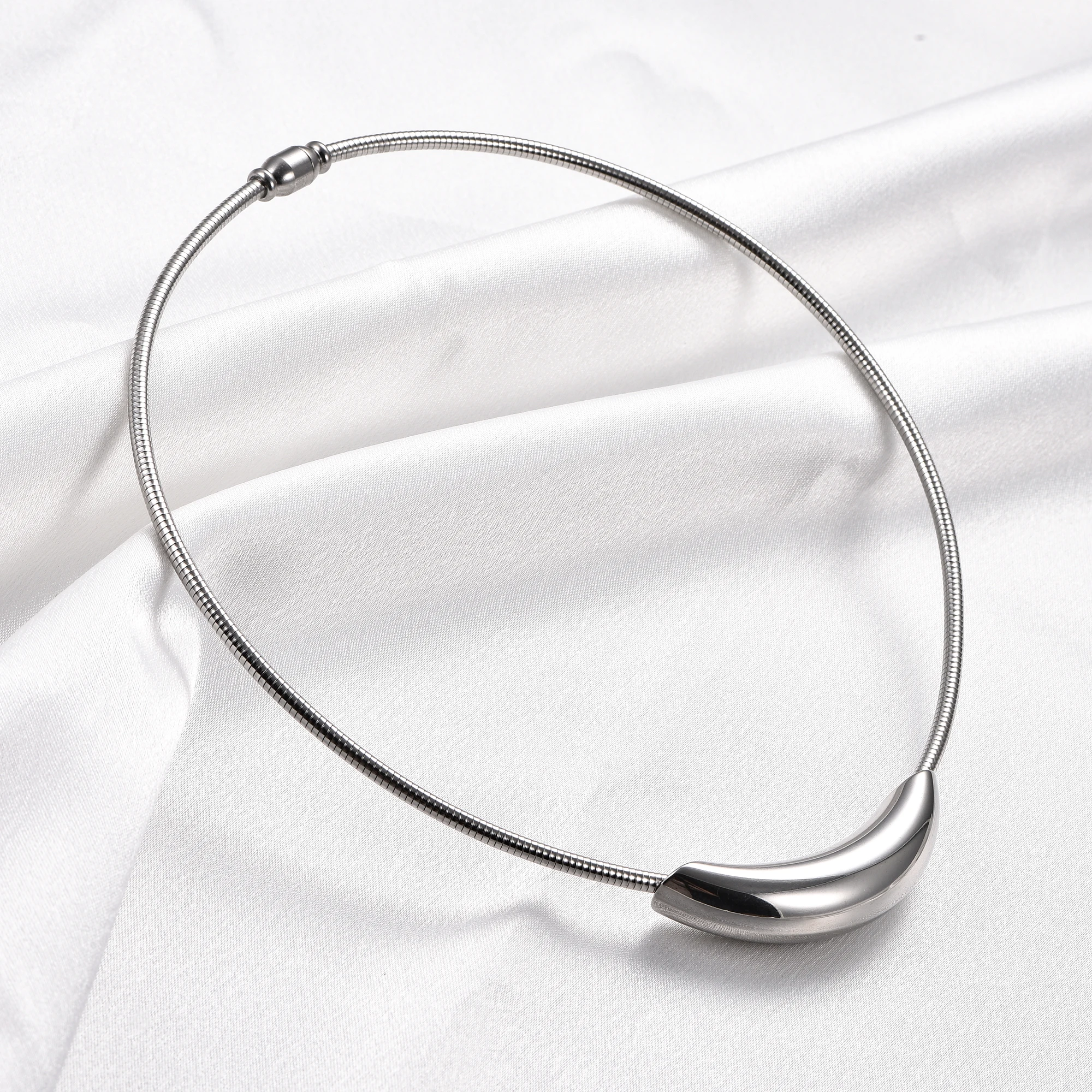 Vintage Stainless Steel Collar Choker for Women Tube Pendant Snake Bone Chain Neck Cuff Light Necklace Torques Metal Jewelry