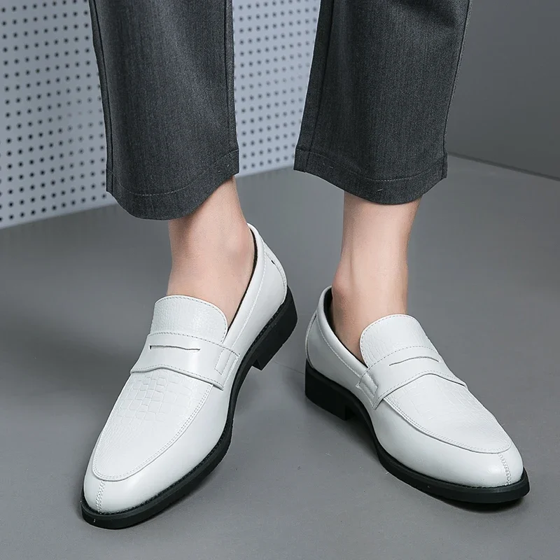 

New men's casual leather shoes slip on comfortable driving loafers, formal business party shoes, British nightclub pointy shoes