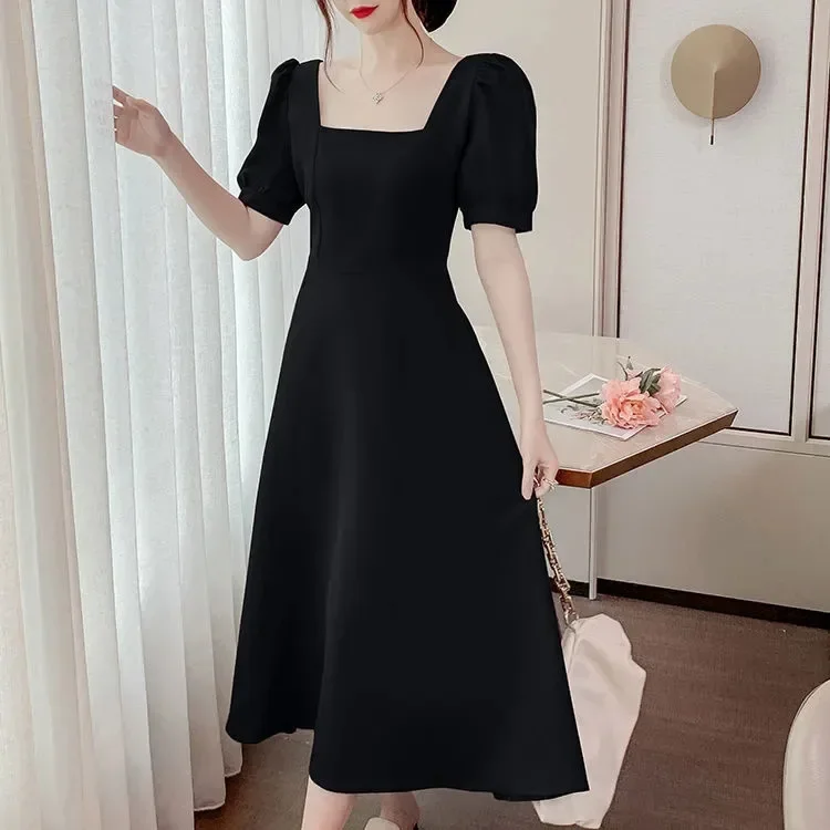 فستان أنيق وجميل بمظهر رائع وأكمام قصيرة