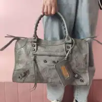 Sac à main bandoulière grande capacité pour femme, collection automne-hiver 2026, style urbain et motard, sac fourre-tout de luxe de créateur 3