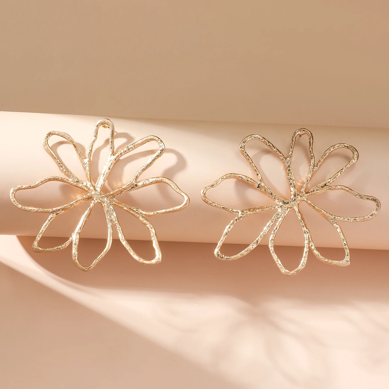 Trendy Stylish Irregular Hollow Big Flowers Earrings for Women Ladies Exaggerated Trendy Geometric Metal Earring Fashion Jewelry