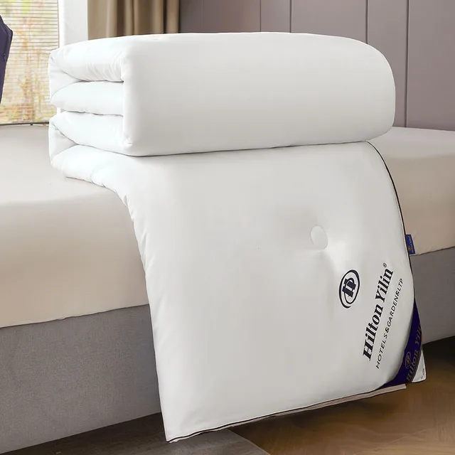 Luxury Hotel Comforter – Soft, Fluffy & All-Season Quilt