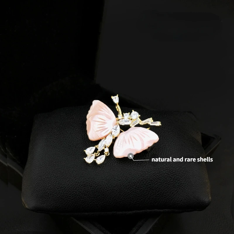 Natural Pink Shell Butterfly Brooch Women Sweet Cute Shining Insect Pins Zircon Corsage High-End Coat Sweater Pin Jewelry Gifts