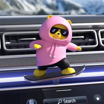 Interessante decorazione d'interni per auto Mini simpatico cartone animato Skateboard orso schermo di controllo centrale scorrevole ornamenti per auto creativi