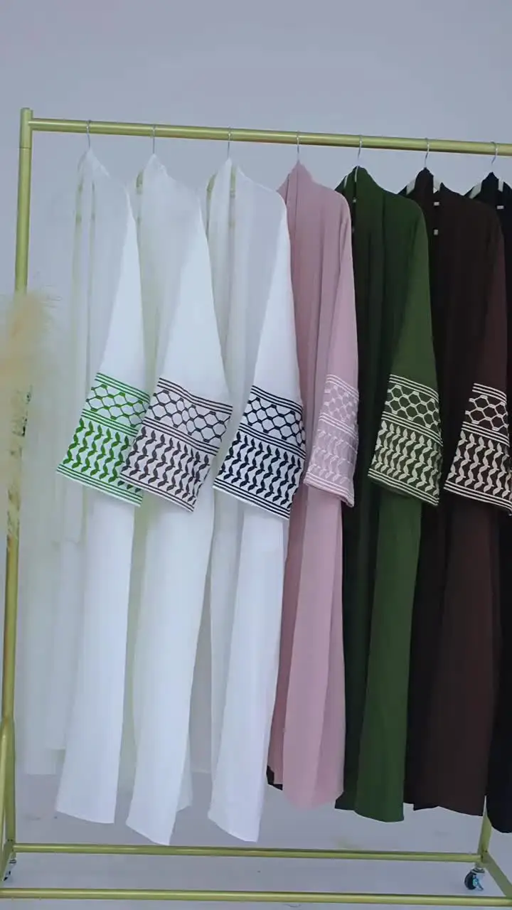 Палестинское абайя с кисточками и вышивкой