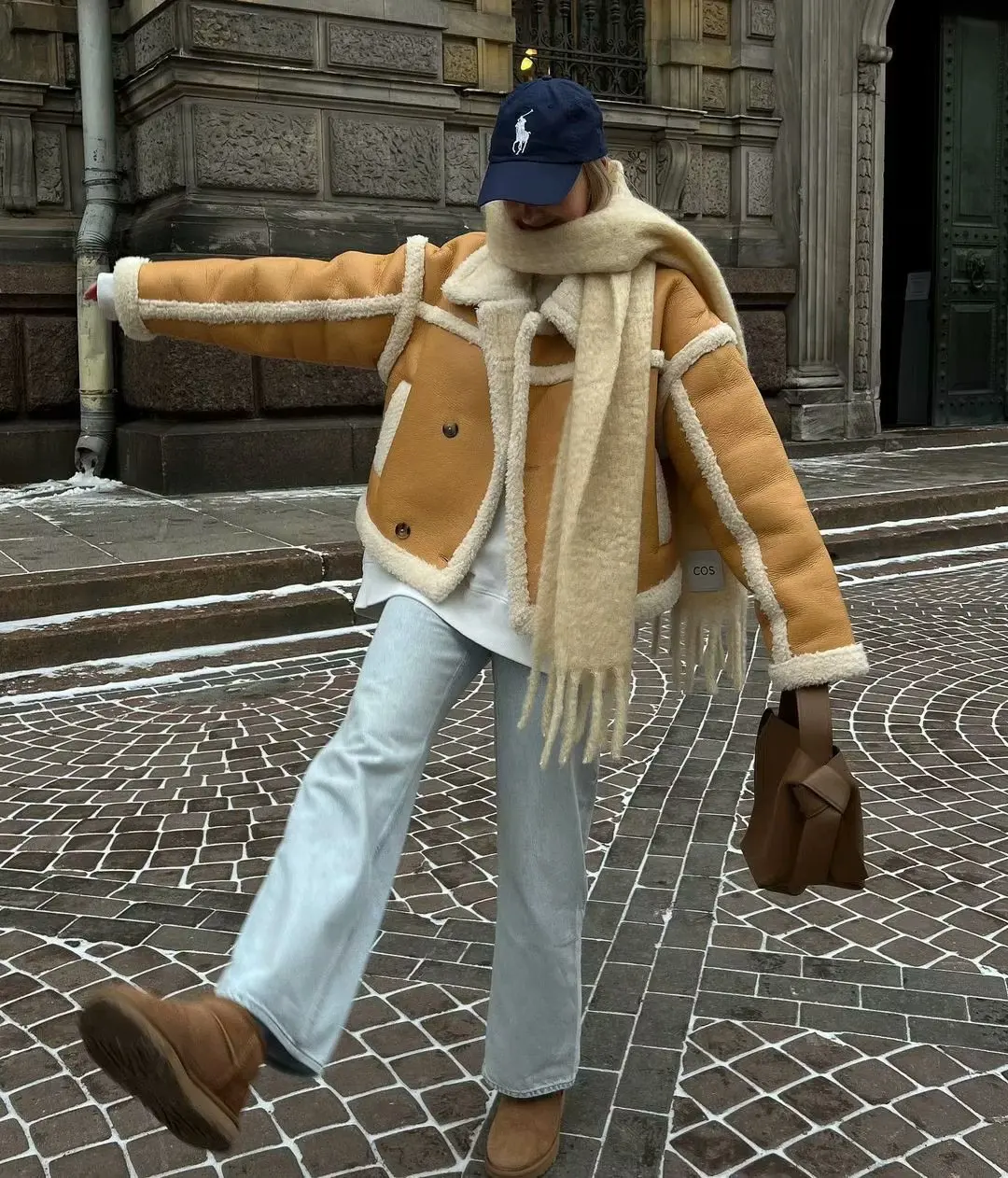 Suéter extragrande y esponjoso con solapa de PU para mujer, ropa de calle de moda con bolsillos de invierno y retazos, abrigo de lujo en contraste, nuevo