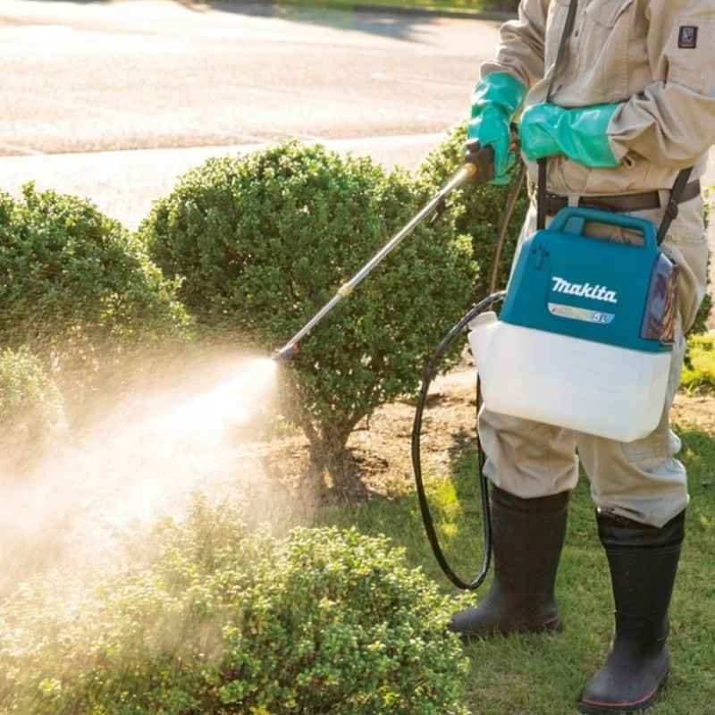 Makita DUS054 18V LXT Cordless Garden Sprayer Long Nozzle