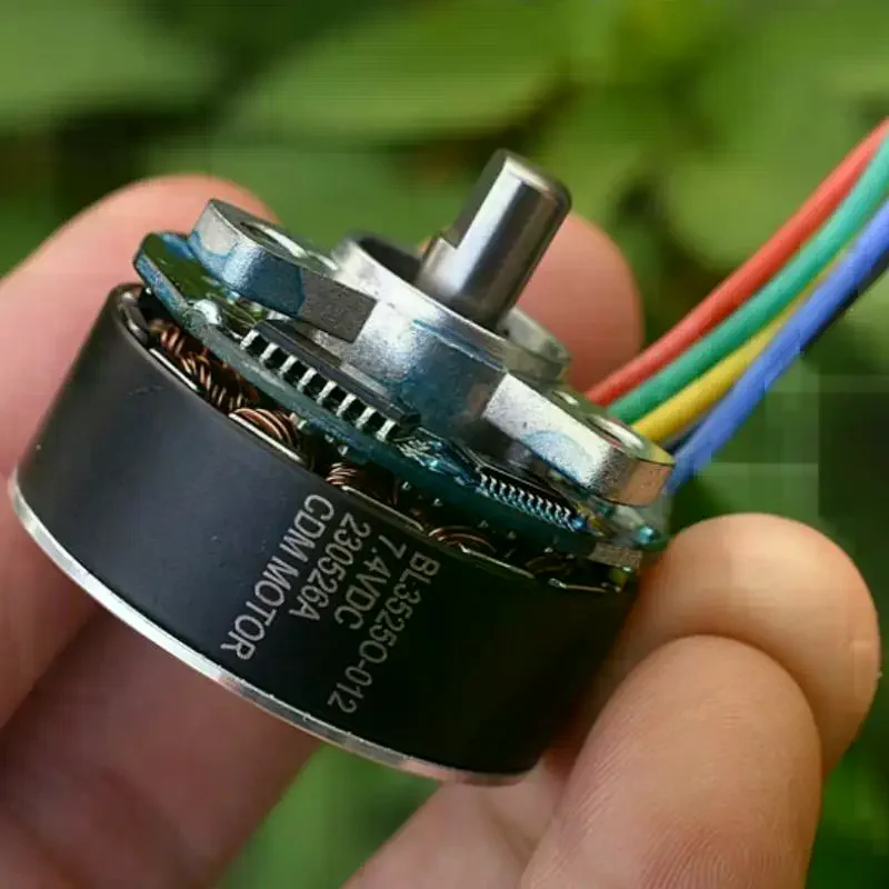 Moteur sans balais 35mm 7.4V pour pistolet massage RC