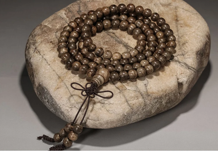 

Tarakan Agarwood Bracelet 108 Men's and Women's Natural Old Material Beads Eaglewood Rosary