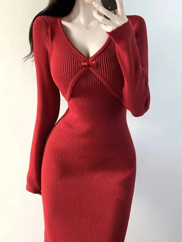 

2024 autumn and winter new chinese retro red improved knitted qipao button chinese style lady youth wrapped hip sexy dress