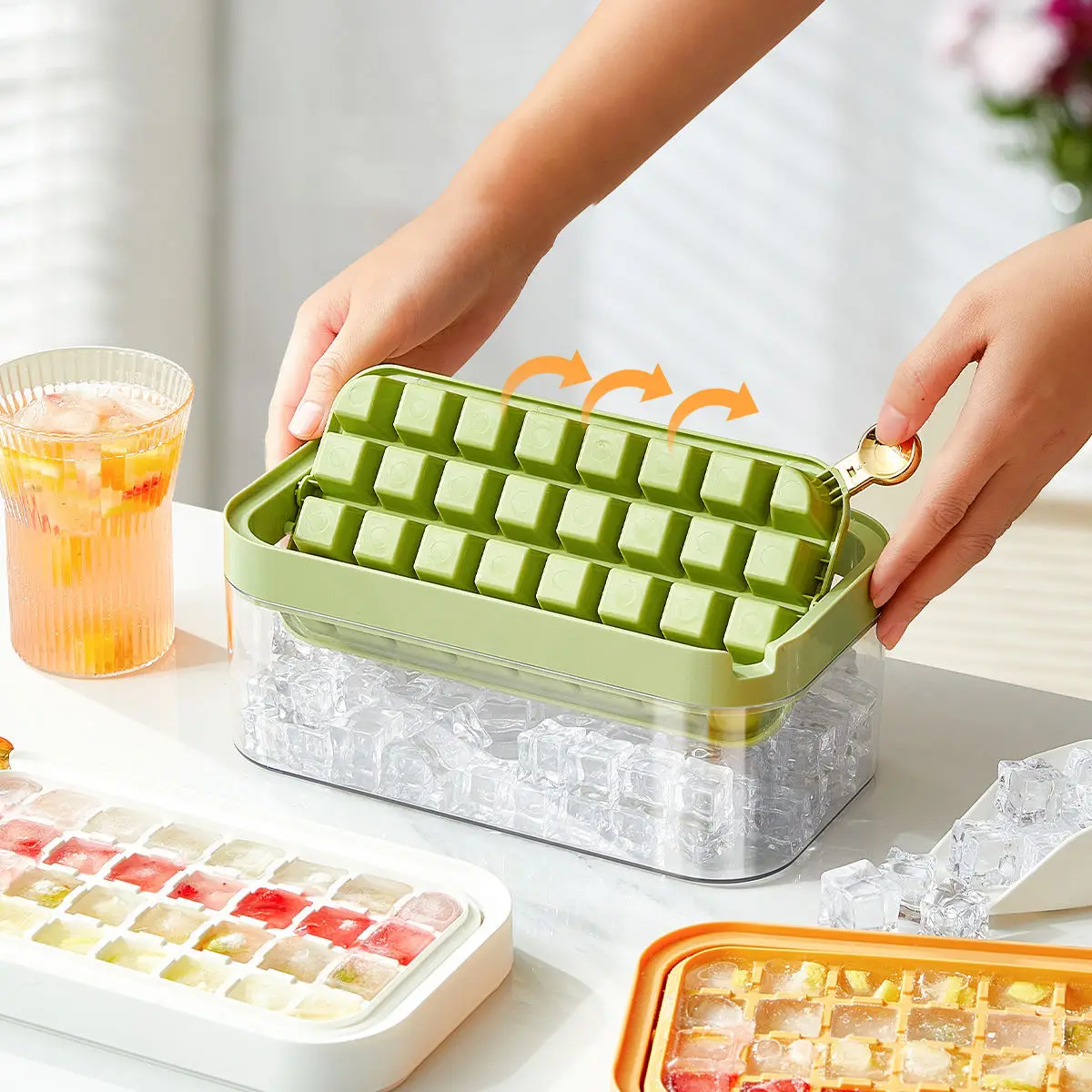 

Kitchen Maker Ice Box Spill-Resistant Ice Cube Tray with Lid and Scoop Container Bin Ice Cubes Molds
