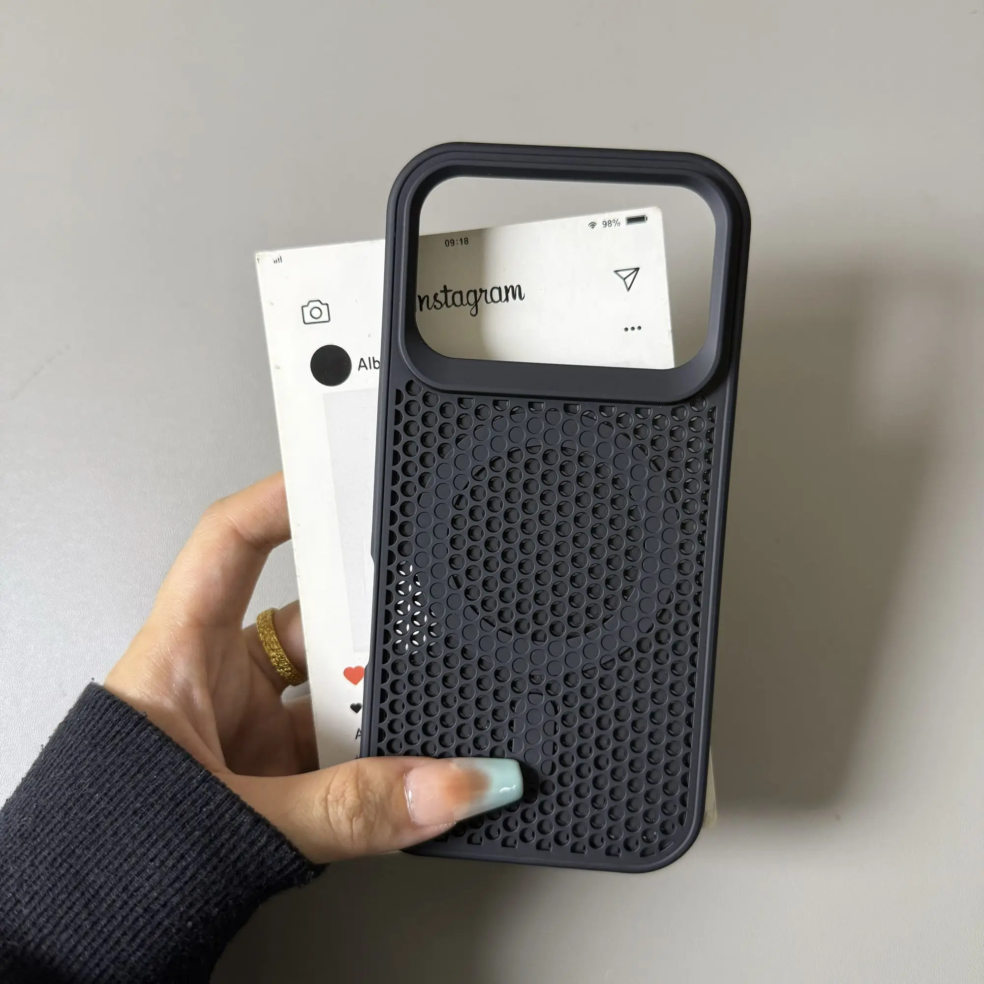 Enhanced Product Title: Magnetic Honeycomb Thermal Mesh Anti-drop Phone Case - Shockproof Protective Cover