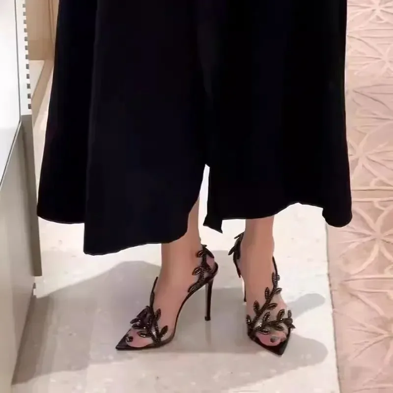 صنادل جلد سوداء كعب رفيع