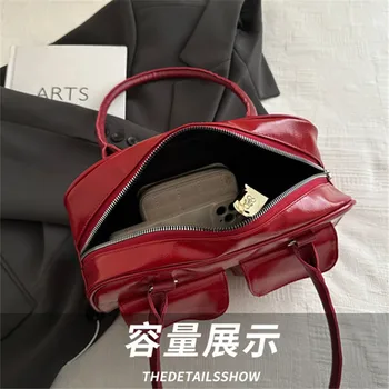 حقيبة أنيقة للإبط باللون الأسود للنساء حقيبة حمل كلاسيكية مثالية للفصول الأربعة حقيبة كتف يومية بجيوب مزدوجة حقيبة يد لامعة من البولي يوريثان 6