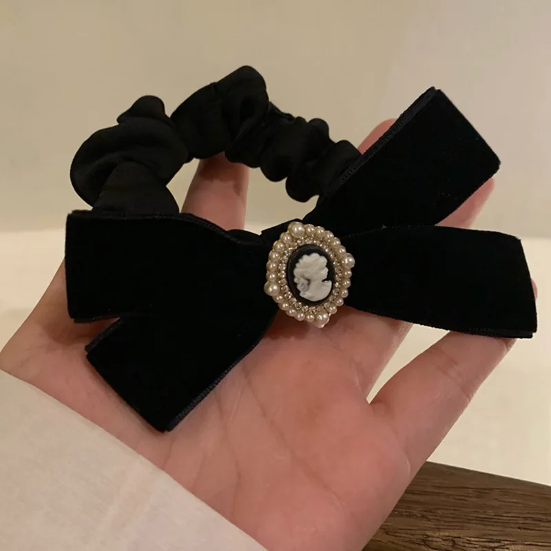 

Embossed Beauty Black Velvet Bowknot Hairband French Retro Medieval Small Fragrant Hair Rope Head Cord Large Intestine Loop Girl