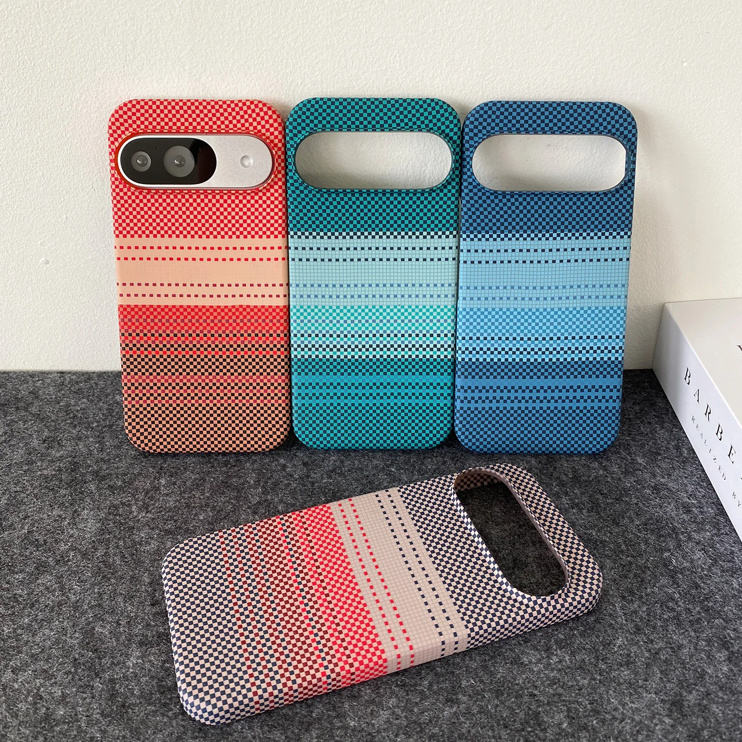 Luxury Carbon Fiber Texture Hard Case with Retro Bumper Design