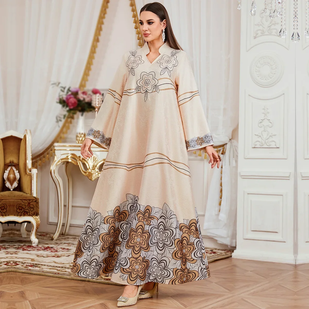 جلابية بيج بنقشة زهور عصرية