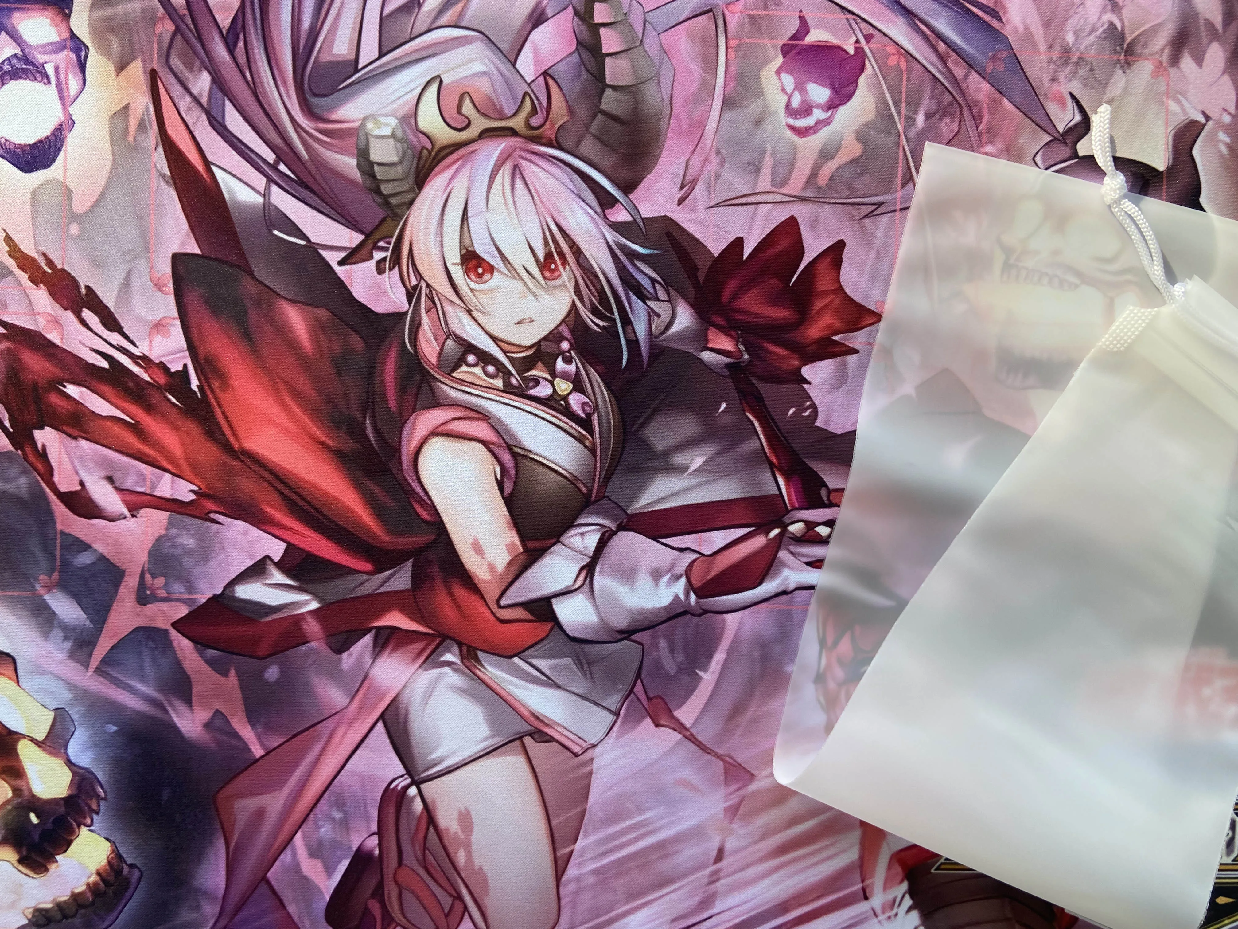 遊戯王　プレイマット　レッド Amazon.co.jp: 真紅き魂 デュエルフィールド プレイマット 遊 戯