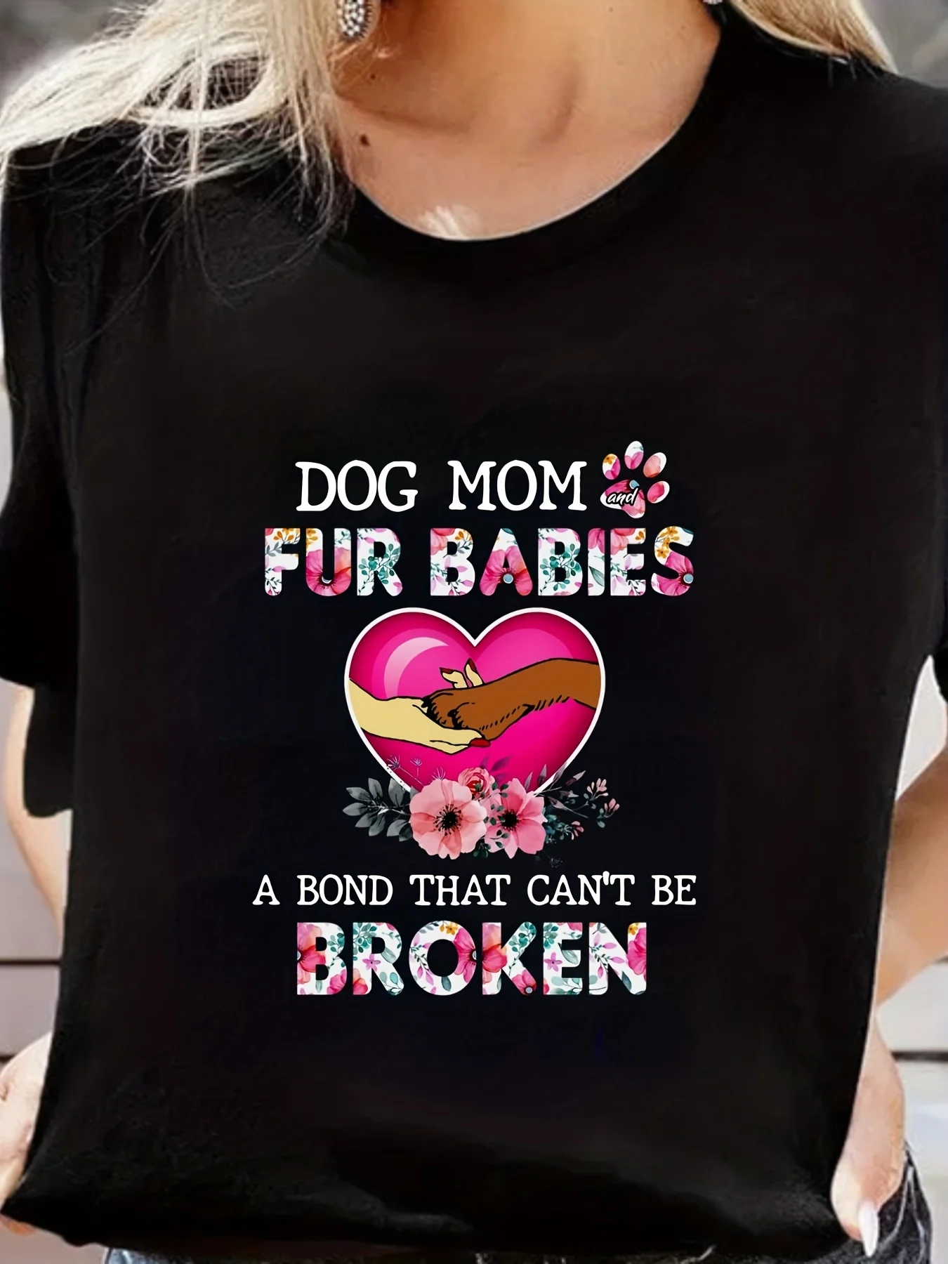 

Dog Mom Letter Print Tee For Women - Round Neck Casual Sports T-shirt - Women's Athleisure Top for Dog Lovers