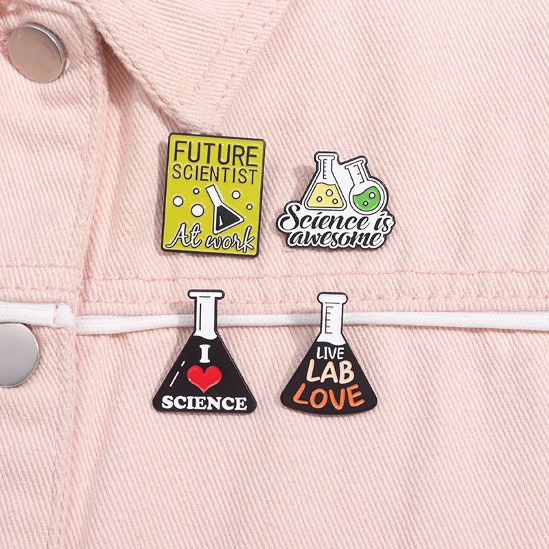 Kreative Cartoon Mathe Formel Emaille Pins chemische Wissenschaft Becher niedlichen Metall Broschen Biologie Moleküle Revers Abzeichen Kleidung Pin – Detail 7