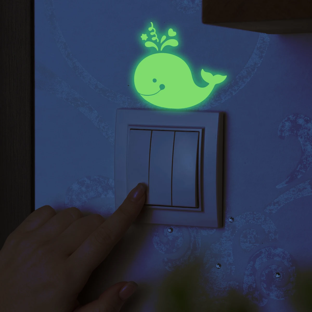 1pcs cartoon animal water spray whale pattern glow-in-the-dark switch stickers, peel-and-stick interior decoration stickers