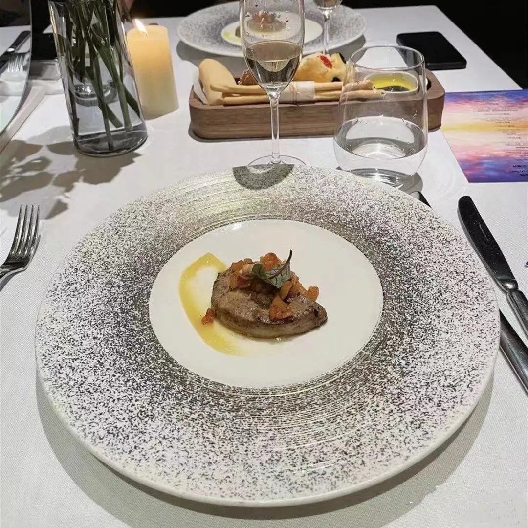 

White ceramic gold powder round steak flat plate drawing ring display plate high-end hotel club tableware