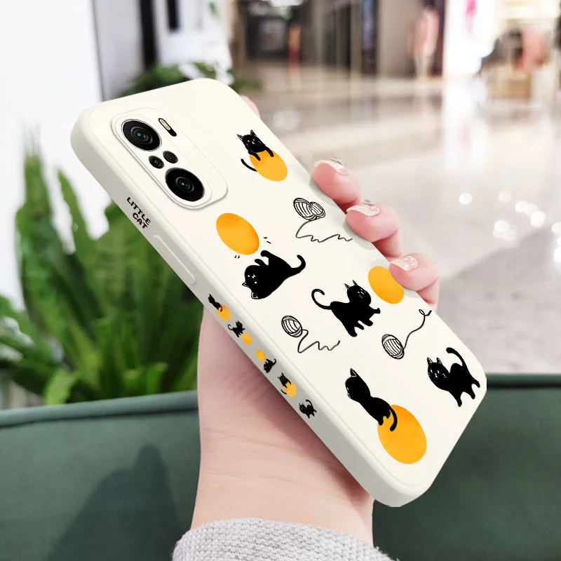 Cat Playing Rope Design Silicone Phone Case - Durable and Stylish Protective Cover