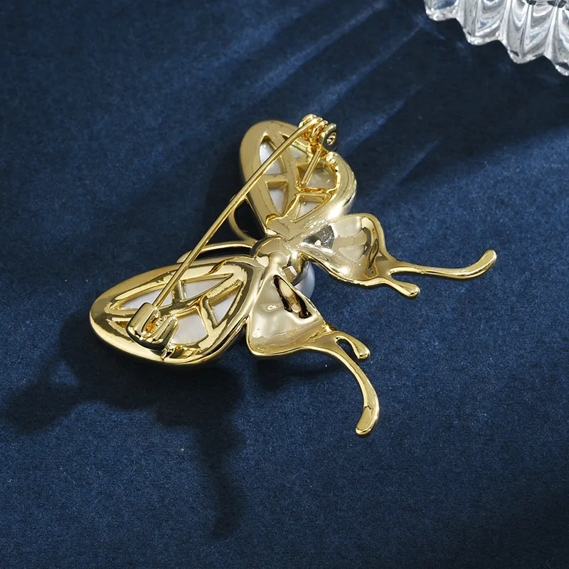 Fashion High-end Butterfly White Mother-of-pearl Brooch Women