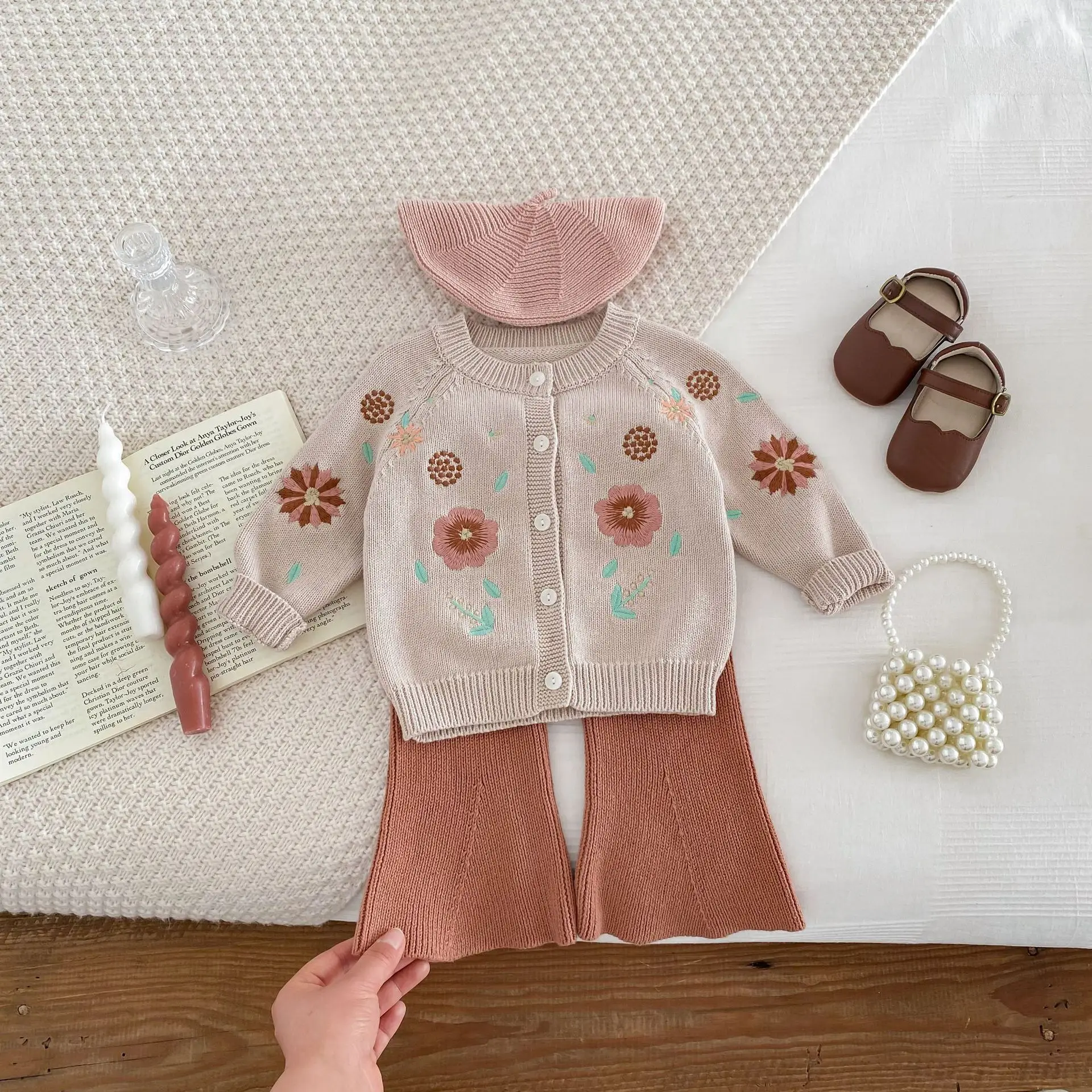 

2024 Spring Infant Girl Embroidered Sweater Coat Western Retro Warm Knitted Flower Baby Girls Cardigan Toddler Girls Coat