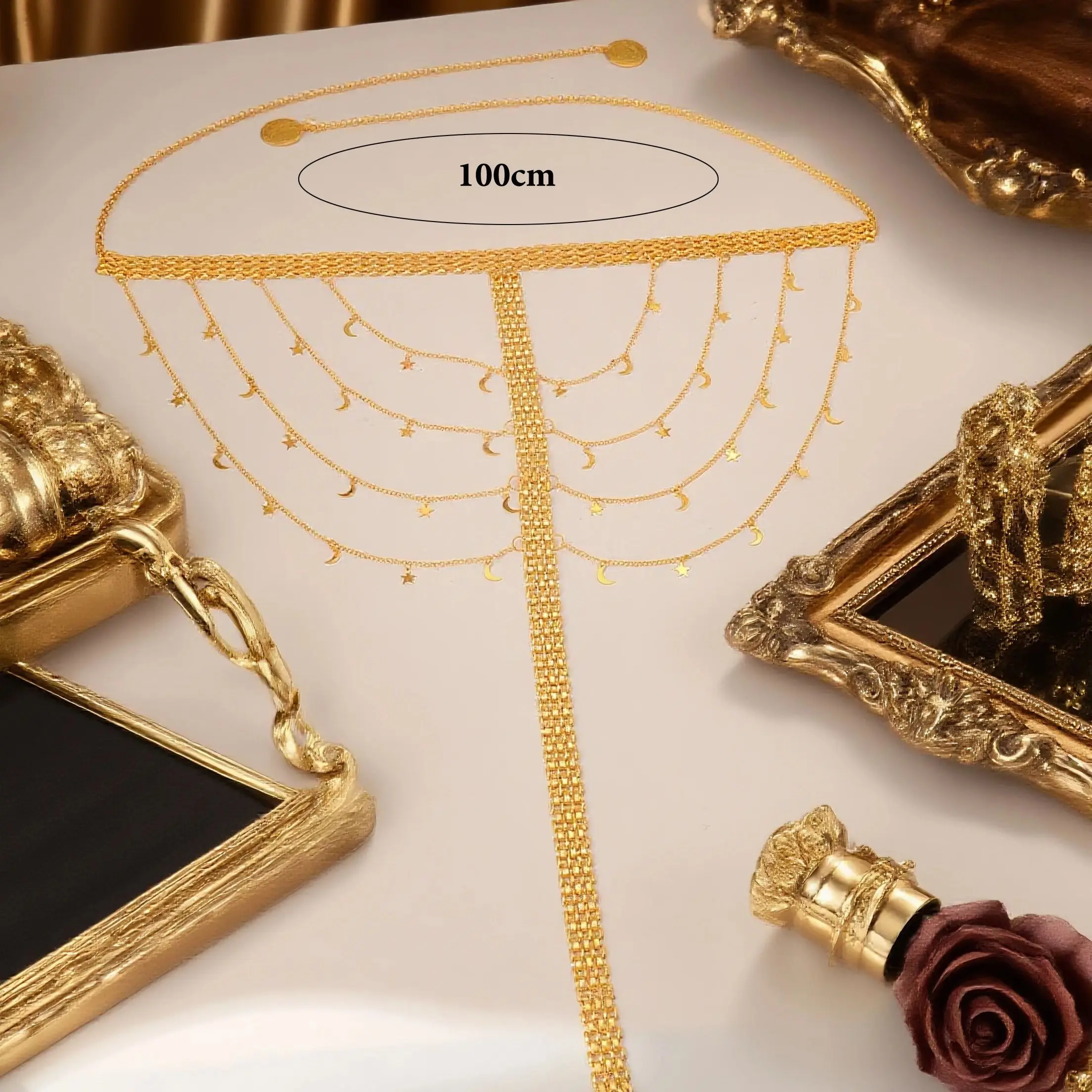 سلسلة شعر ذهبية بتصميم الأهلة والنجوم – إطلالة ملك...