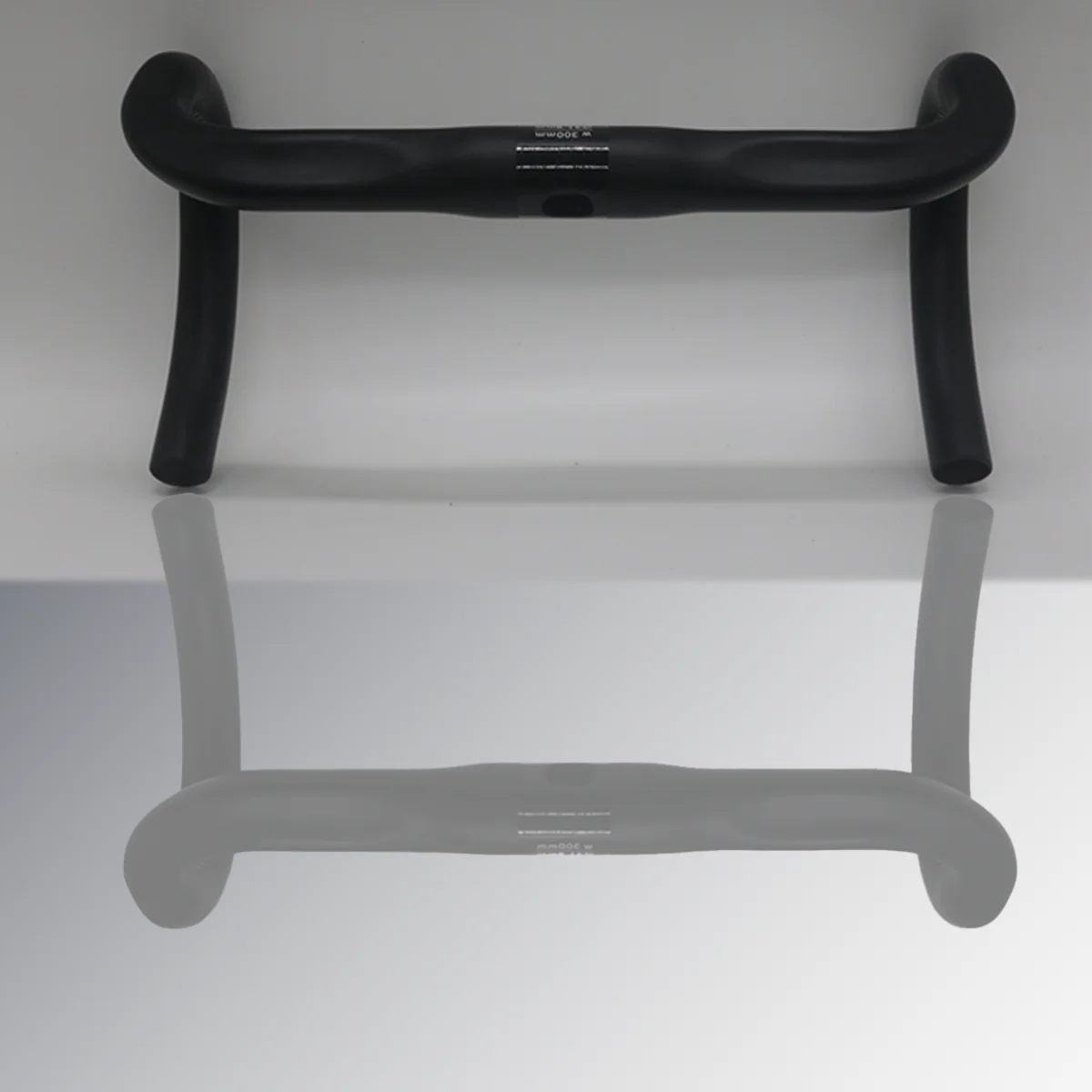 FCFB Mattschwarzer Carbon-Rennradlenker mit weißem Logo, rutschfester, mattierter Oberfläche, leicht gebogener Lenker in verschiedenen Größen für Rennräder – Detail 6