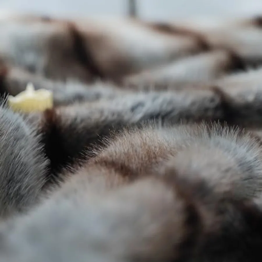 Faux Fur Throw Blanket Super Soft and Cozy Plush Blanket for Bed and Couch All Season Blanket for Home Decor in Grey Size 74''x