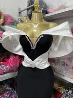 Robe femme sexy avec grandes épaules en blanc et taille cintrée avec un col en v, longue bandage dos nu et une robe longue pour 2