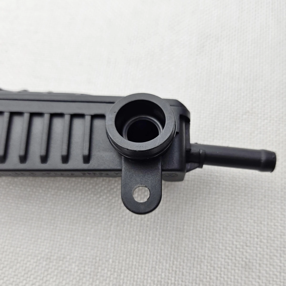 1Pcs Engine Intake Pipe for Jetta Golf Polo Skoda Octavia Fabia