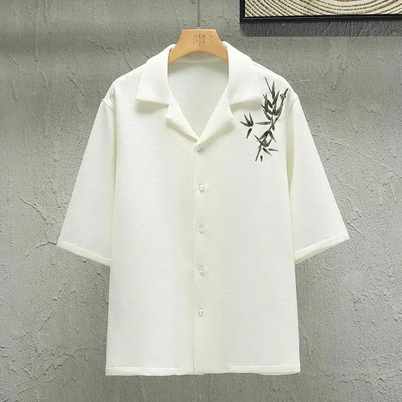 Рисунок 4 - Мужская рубашка и шорты с вышивкой