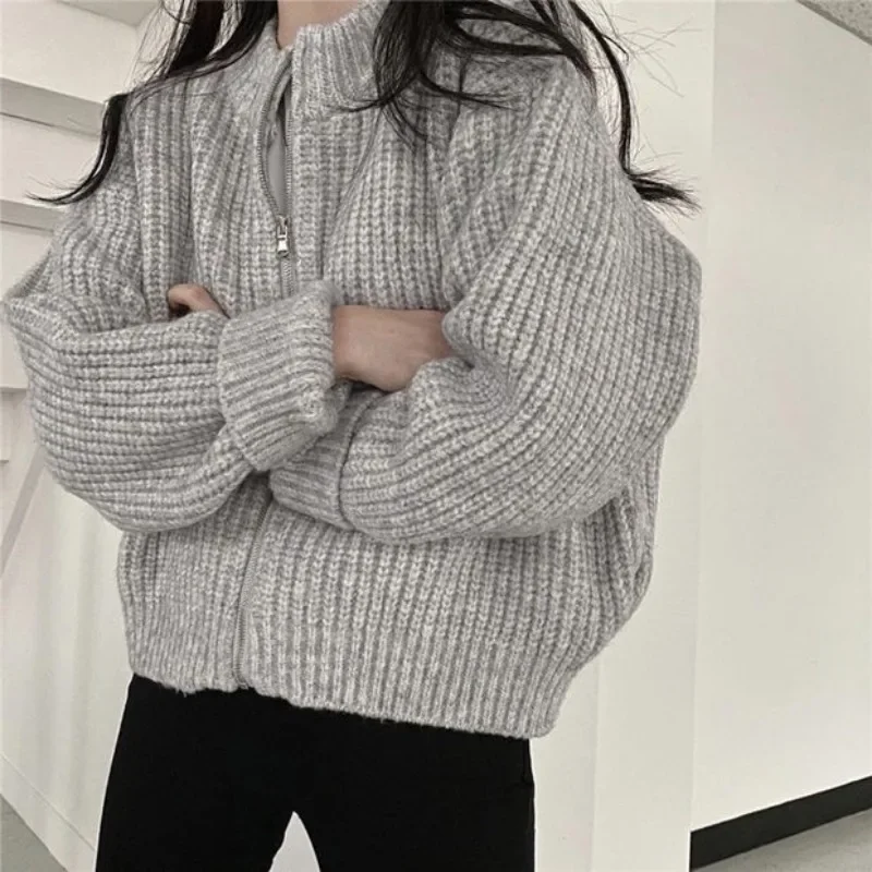 Autumn and Winter New Women's Crew Neck Knitted Long-sleeved Sweater Elegant Cardigan Zipper Knitwear Solid Color Casual Top