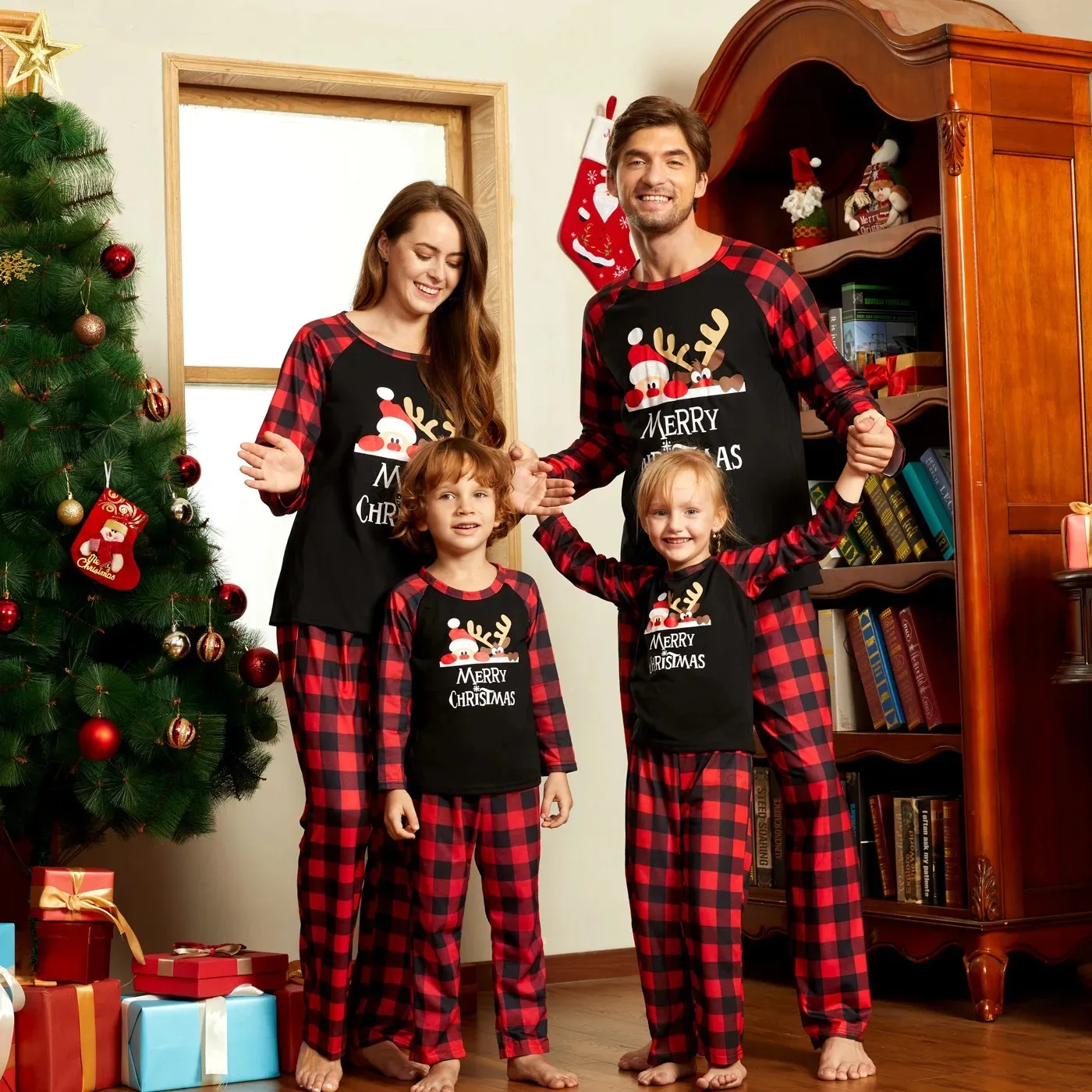 

Christmas Family Matching Pajamas Set 2023 Mom Dad Kids Elk Print 2Pcs Clothes Baby Romper Family Look Soft Sleepwear Xmas Gift