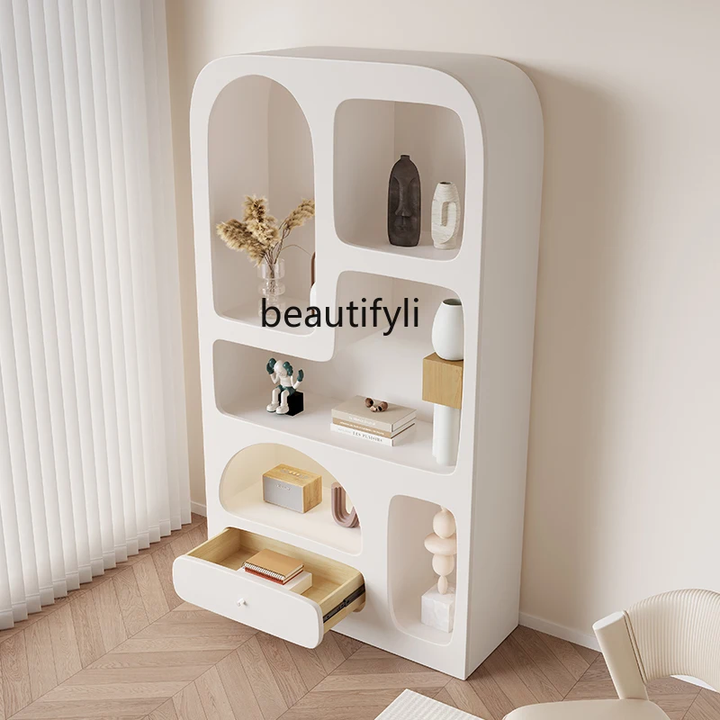 Рисунок 3 - Скандинавский кремовый стильный входной шкаф