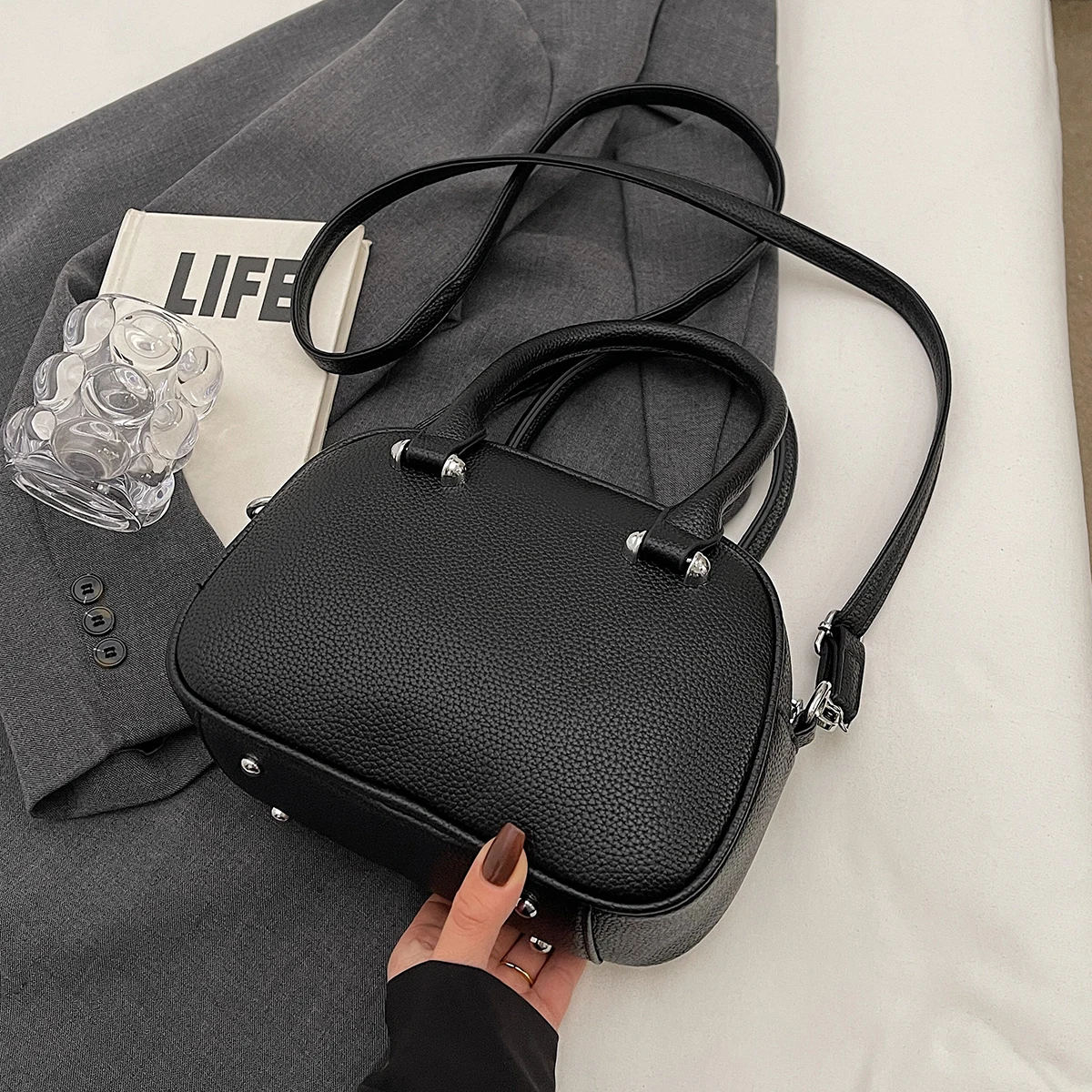 Niche Design Retro Handbag Bag Female 2025 New Autumn and Winter Twill Fashion All-Match One-Shoulder Messenger Bag Bowling Bag