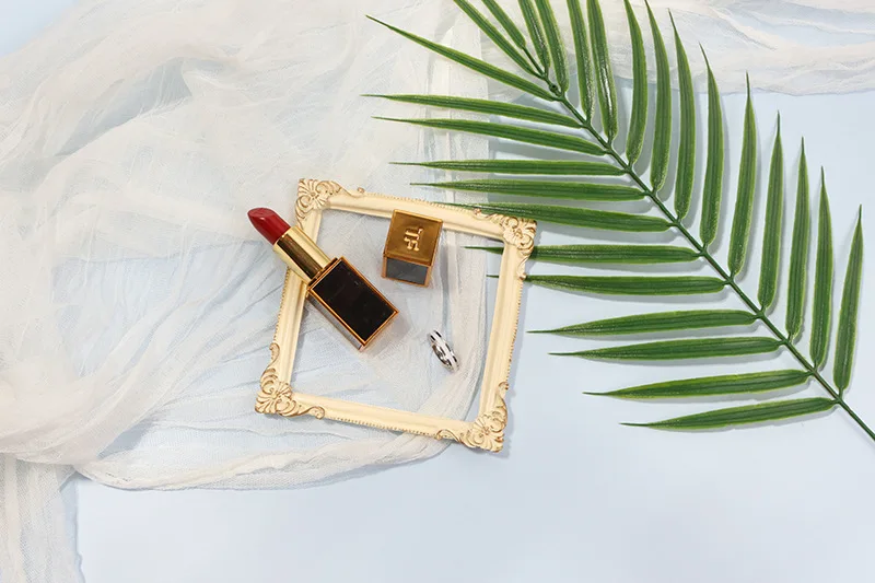 Description Picture 4 of itemLife Photo Shooting ins Photography Props Retro Photo Frame Studio Accessories for Jewelry Ring Necklace Earrings Lipstick foto