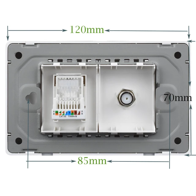 컴퓨터나 TV 등을 사용하는 경우 필수템으로 꼽히는 벽 소켓
