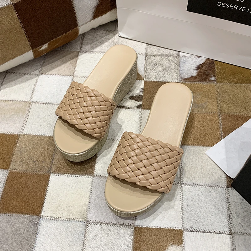 

2023 Summer New Women Slippers Wearing Open Toe Solid Knitted Leather Top Thick Sole Comfort Slope Heel Women's Shoes