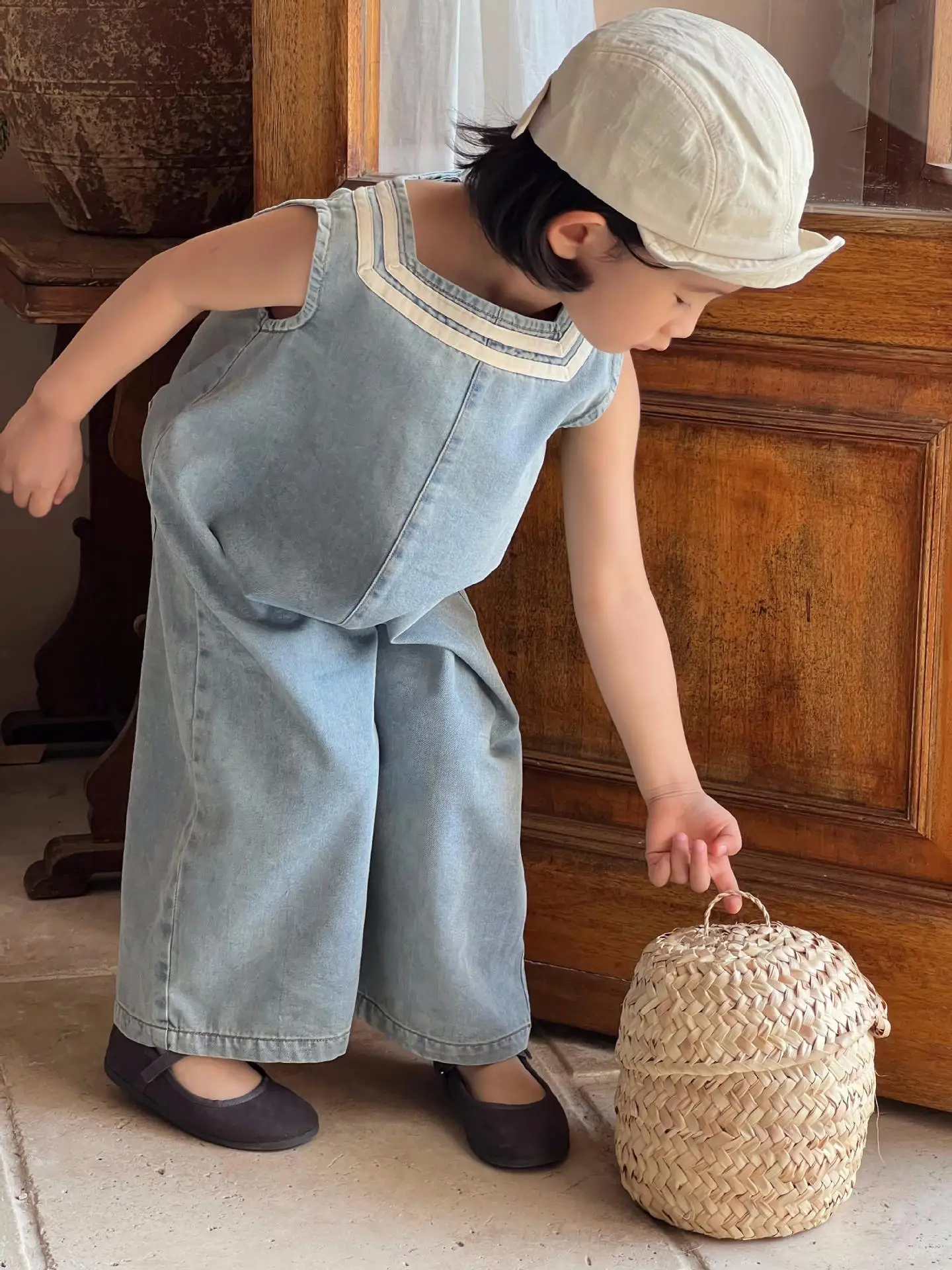 

Детская одежда, простой индивидуальный жилет в Корейском стиле без рукавов, комбинезон, Новинка лета 2024, модные тонкие повседневные джинсы для мальчиков и девочек