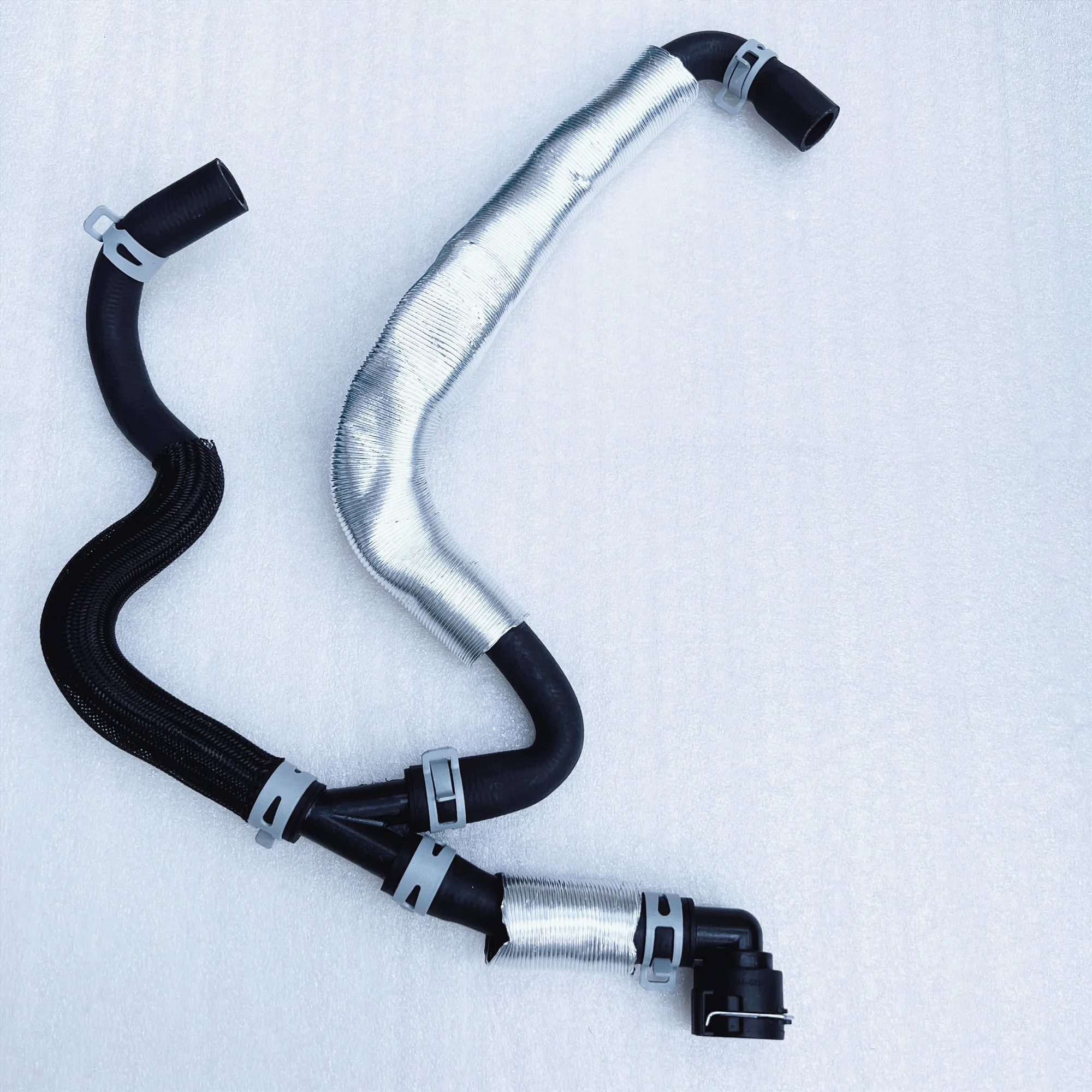 Coolant Bottle Water Outlet Hose With Tee 68280800AE, Suitable For: Jeep Wrangler JL, JL, -