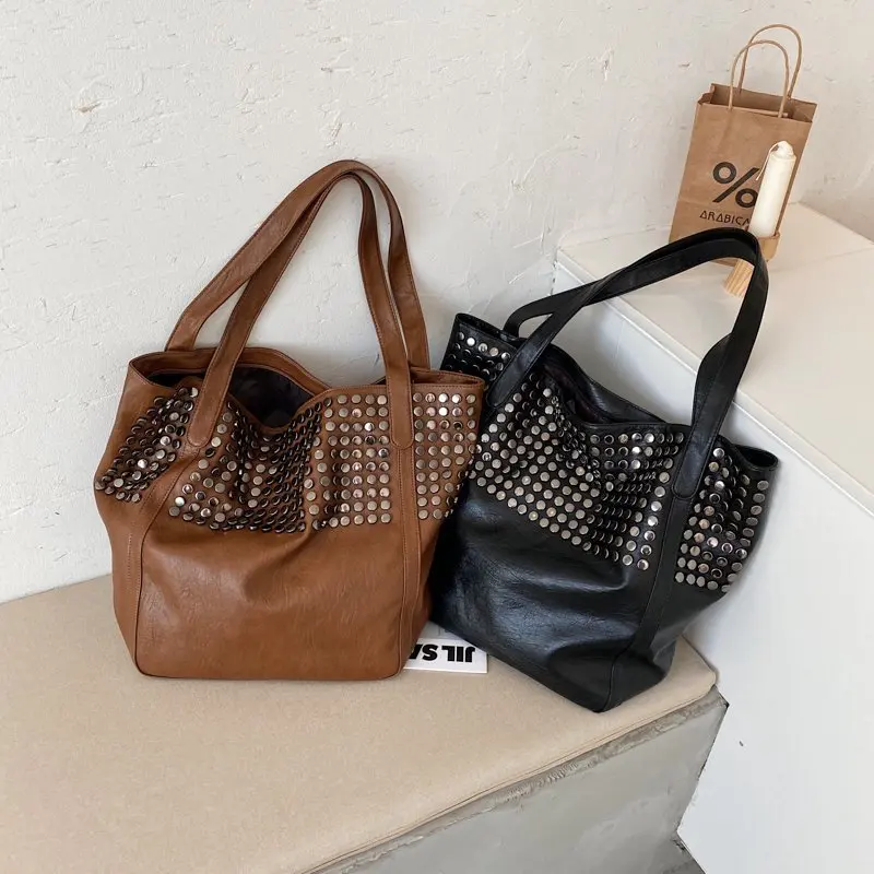 Borsa da viaggio Tote per donna Hobo con tracolla morbida casual da donna di grande capacità di design con rivetti di moda_voghion.com