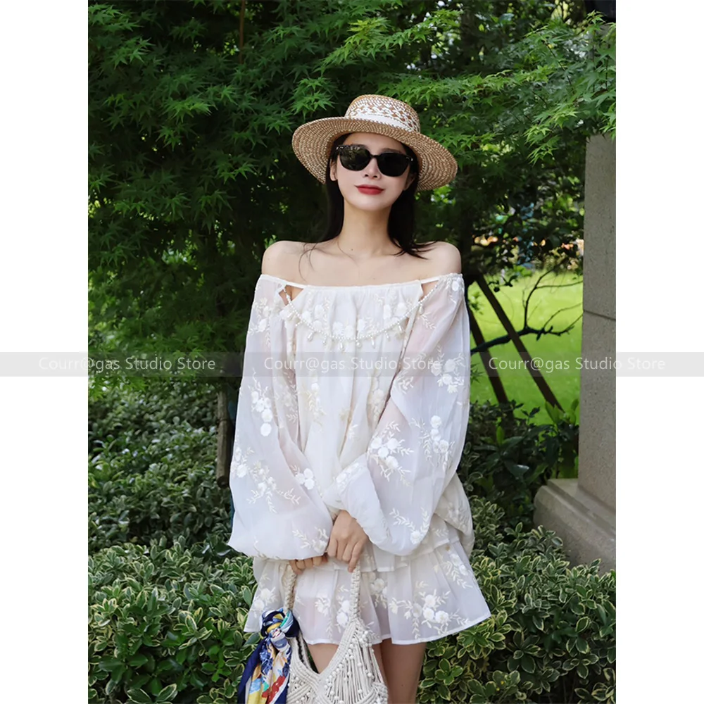 

Summer New Chinese Style Sweet Design Niche One-Line Neck Embroidered Flower Embroidery Top + Short Skirt Fashion Set