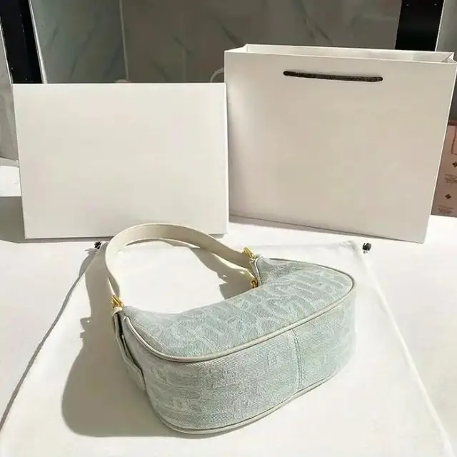 ショルダーバッグ・ポシェット MUCENT LUIN L LOGO BAGUETTE BAG UNISEX 5BMR0095 Stylish Casual Underarm Bag, Letter Embroidery Baguette Bag
