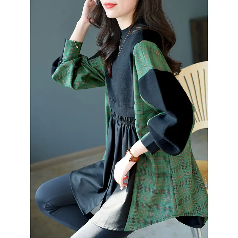 

2023 New Spring Fashionable Round Neck Plaid Knit Patchwork Shirt Temperament Commuting Women's Loose and Slim Mid Length Top